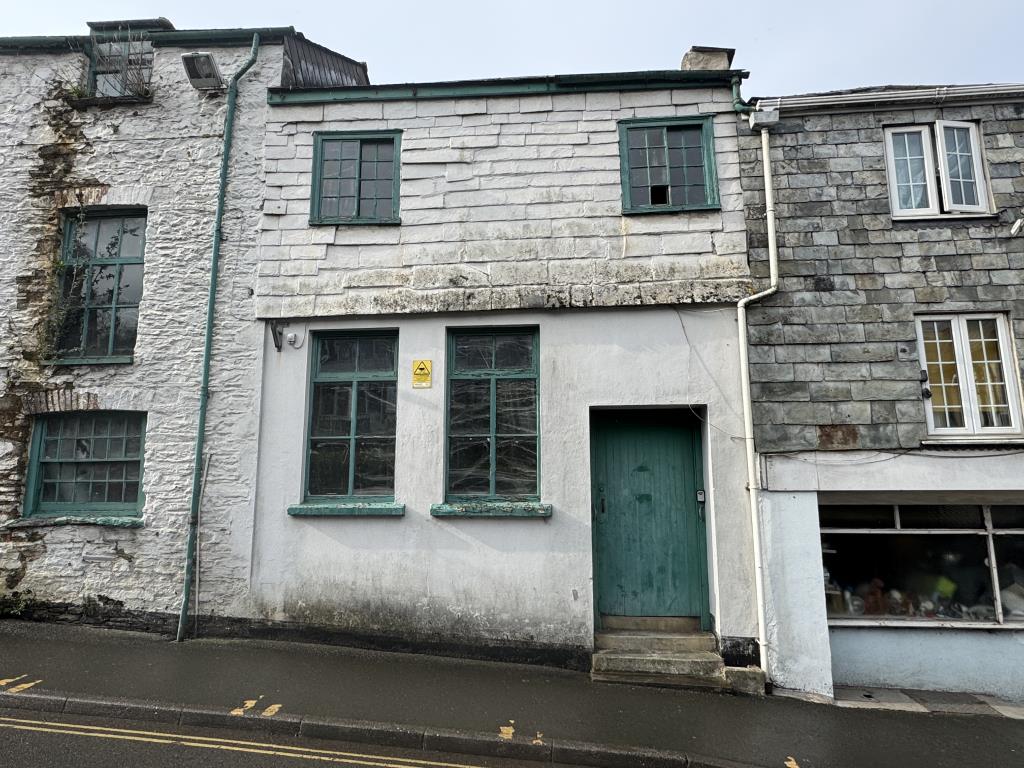 Lot: 165 - FREEHOLD TERRACE BUILDING - Front of the building